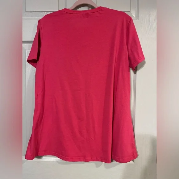 L&B Lucky & Blessed Bright Pink V-Neck Tee with Pocket Medium - Picture 5 of 6